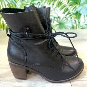 Steve Madden Lace up Rambo boots